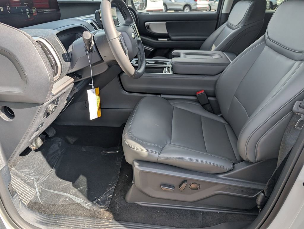 New 2026 Ford Expedition Active image 10