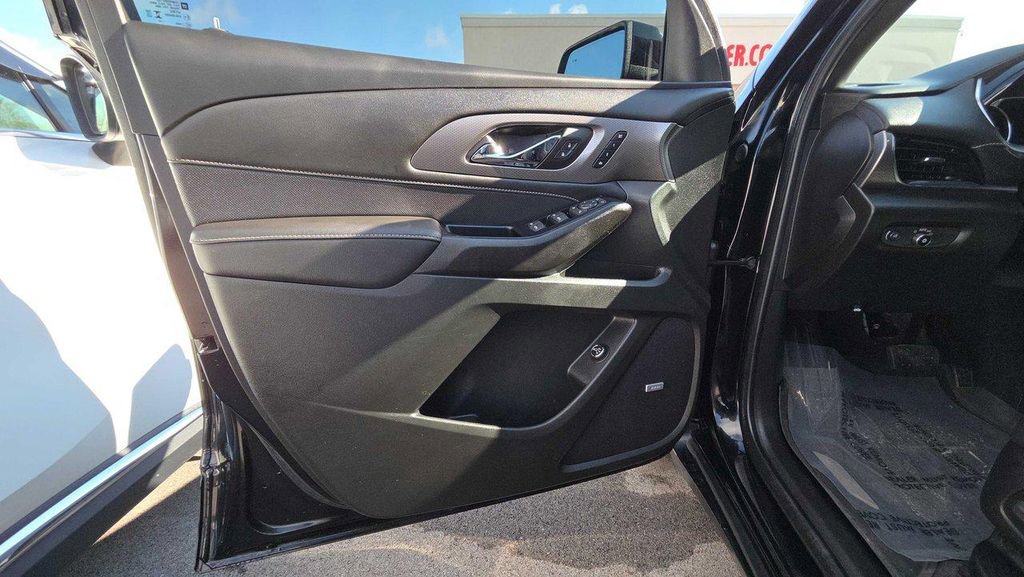 Used 2023 Chevrolet Traverse Premier w/ Redline Edition image 15