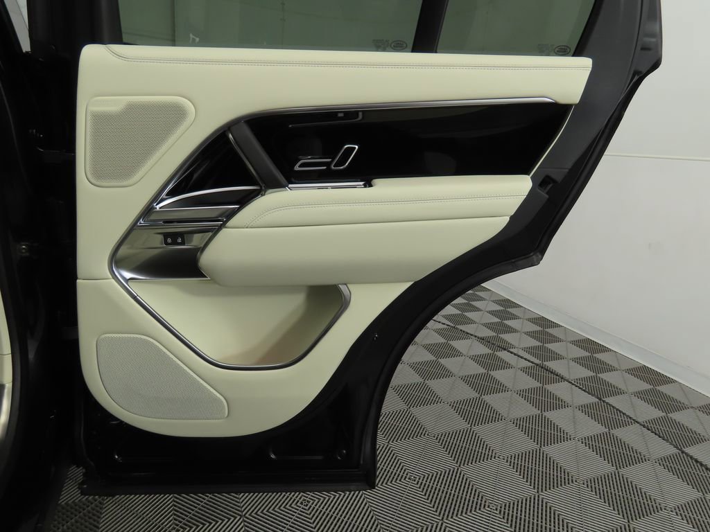 New 2026 Land Rover Range Rover SE image 27