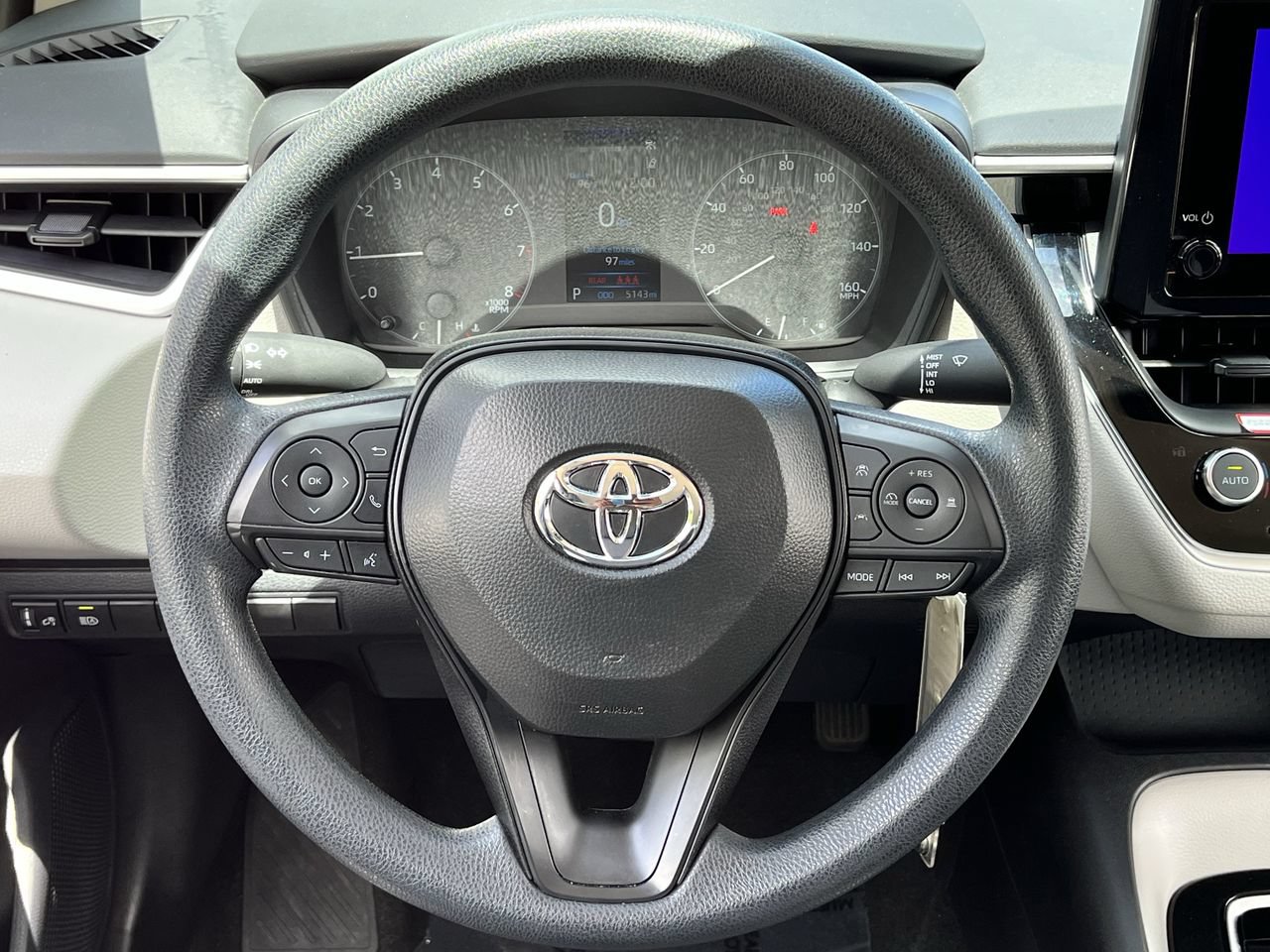Used 2025 Toyota Corolla LE FWD image 11