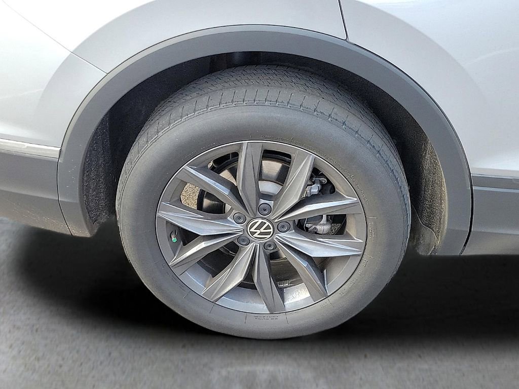 Used 2023 Volkswagen Tiguan SE image 7