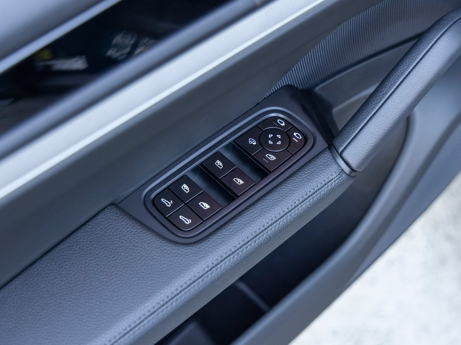 Certified 2026 Porsche Cayenne Coupe AWD/4WD image 28