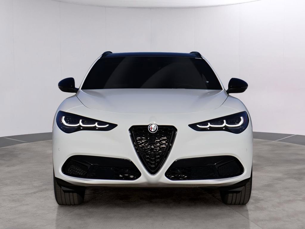New 2025 Alfa Romeo Stelvio Sprint image 2