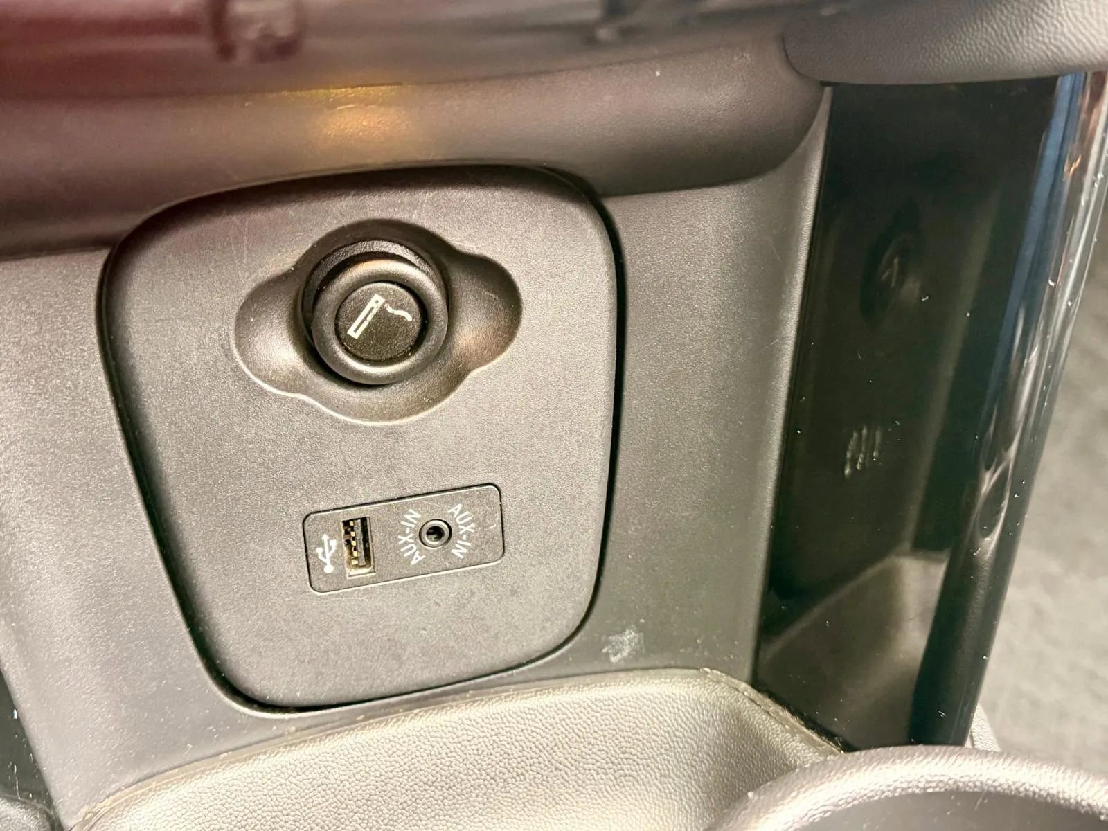 Used 2015 MINI Cooper S image 17