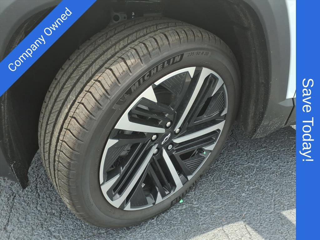 New 2027 Chevrolet Equinox RS w/ Safety and Technology Package FWD image 16