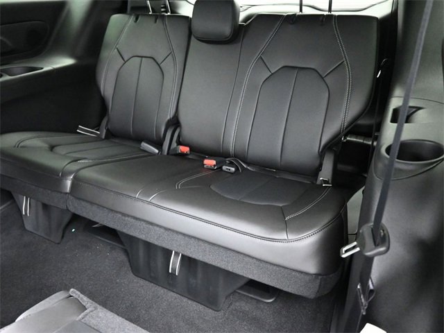 New 2026 Chrysler Pacifica Select image 14