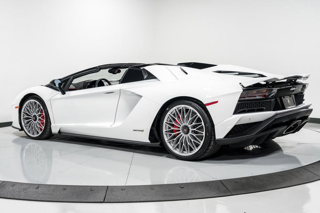 Used 2018 Lamborghini Aventador S image 5