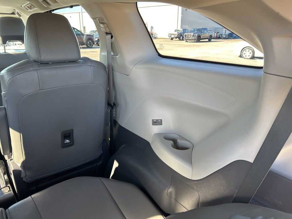 Used 2021 Toyota Sienna XLE image 27