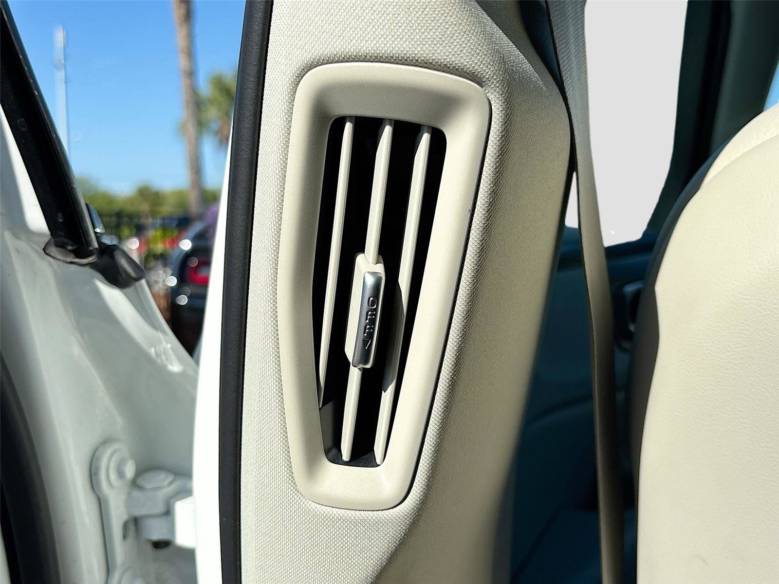 Used 2025 Volvo V60 B5 Cross Country Plus image 25