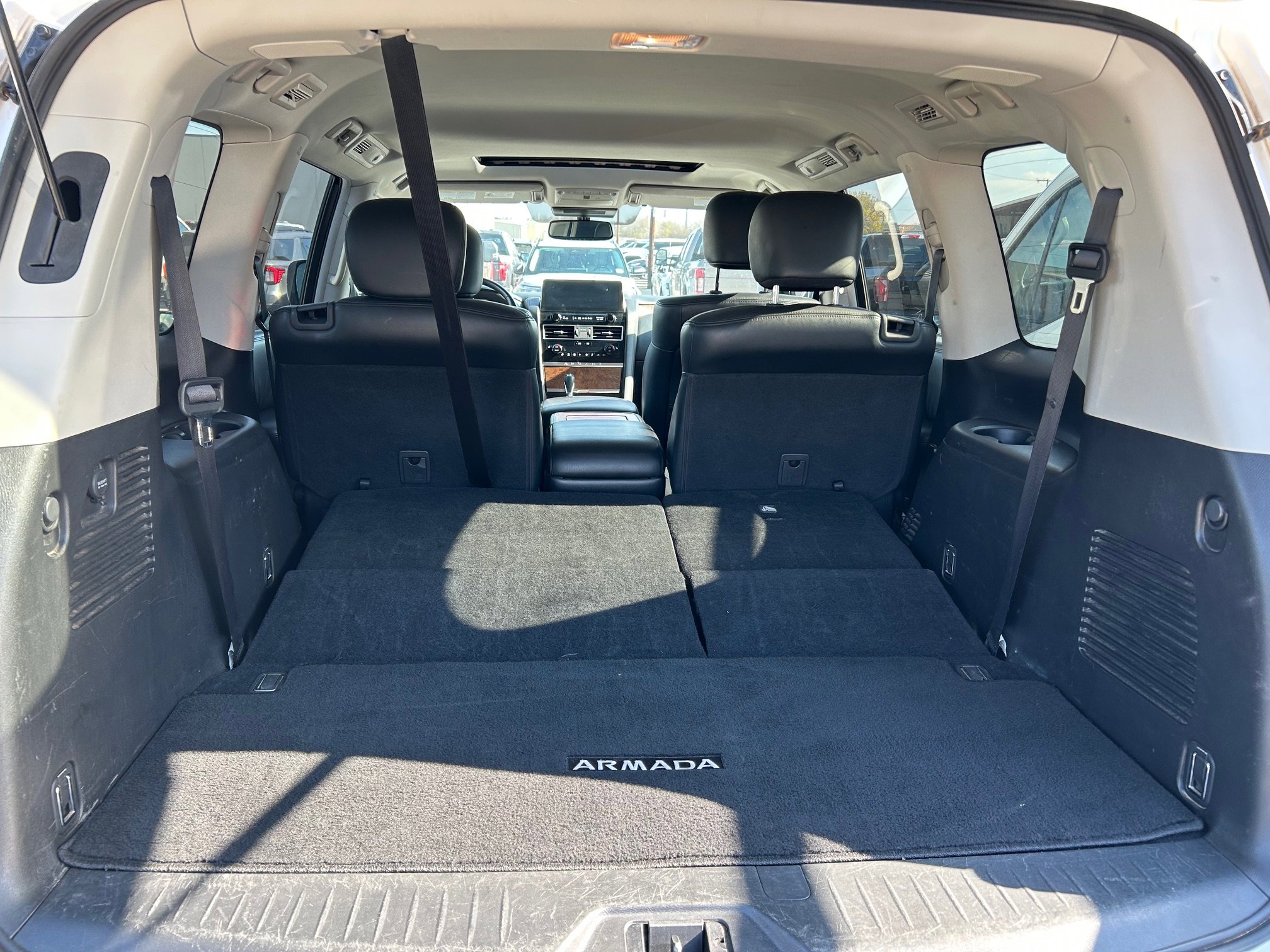 Used 2024 Nissan Armada SL w/ Captain's Chairs Package image 28
