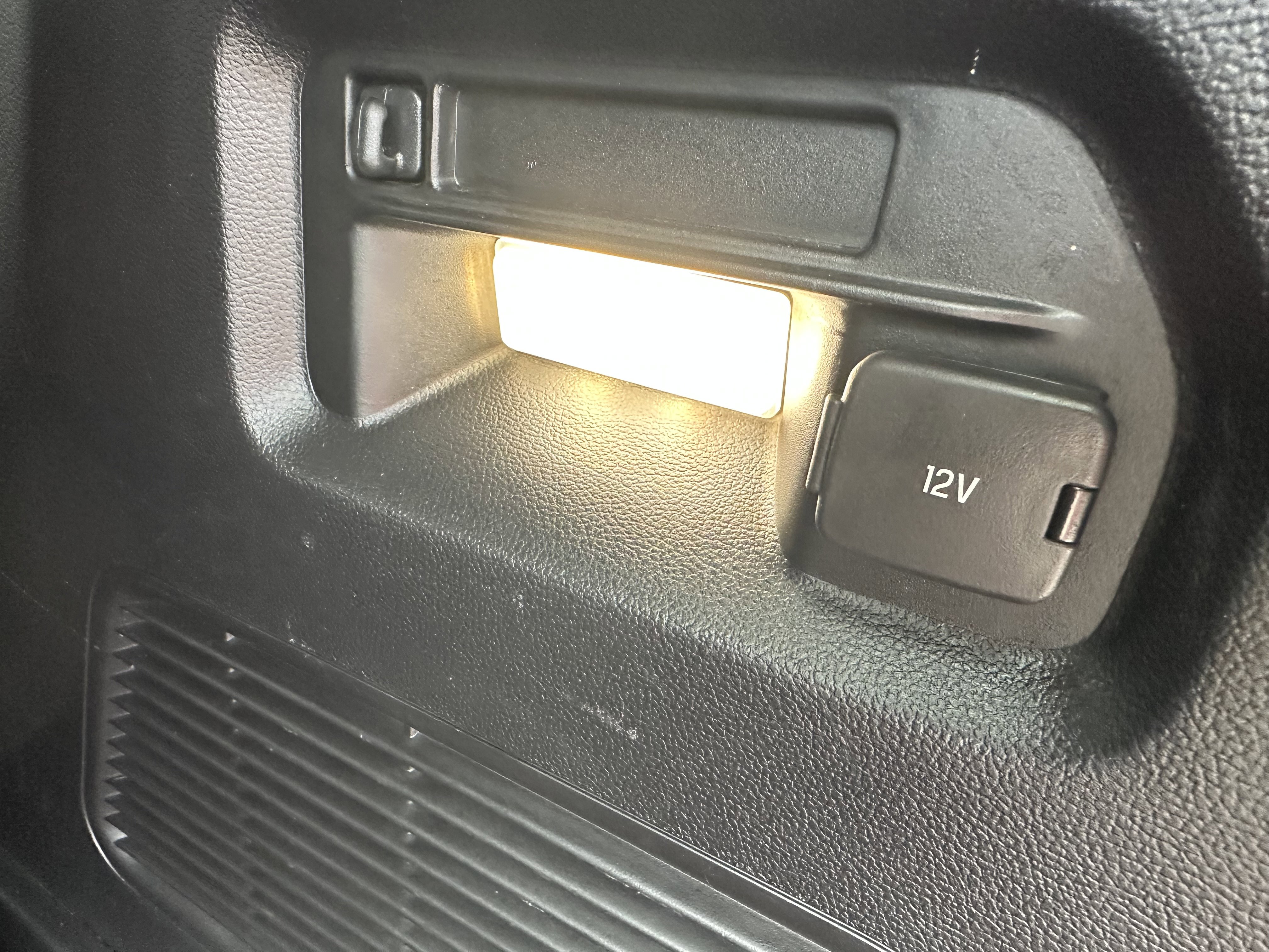 Used 2020 Ford Explorer XLT w/ Equipment Group 202A image 27