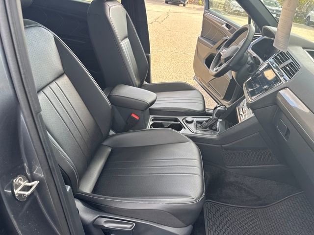 Certified 2024 Volkswagen Tiguan SE R-Line image 33