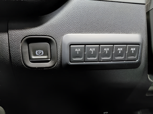 Used 2024 Chevrolet Silverado 2500 Custom w/ Custom Convenience Package AWD/4WD image 39