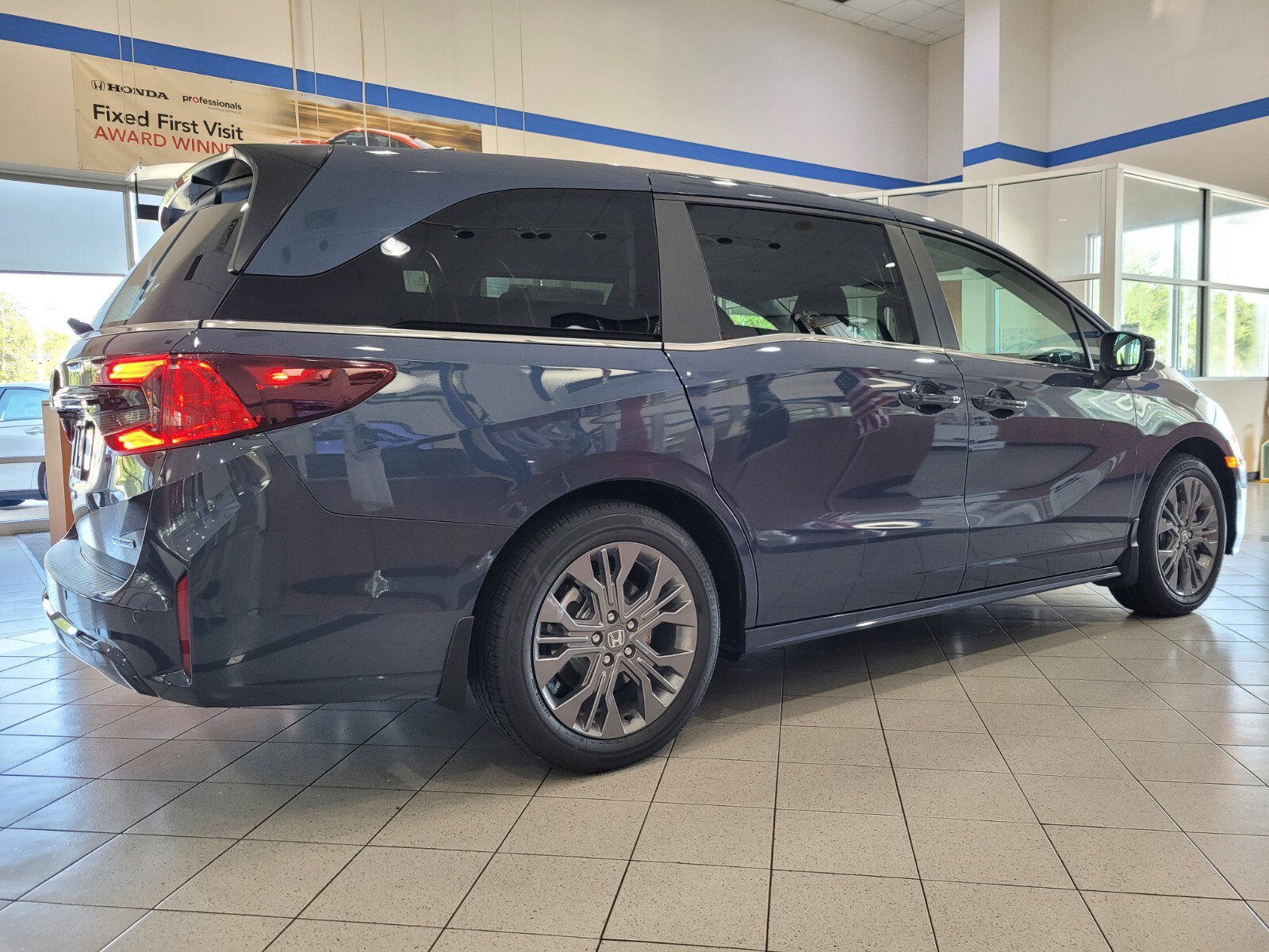 New 2026 Honda Odyssey Touring image 4
