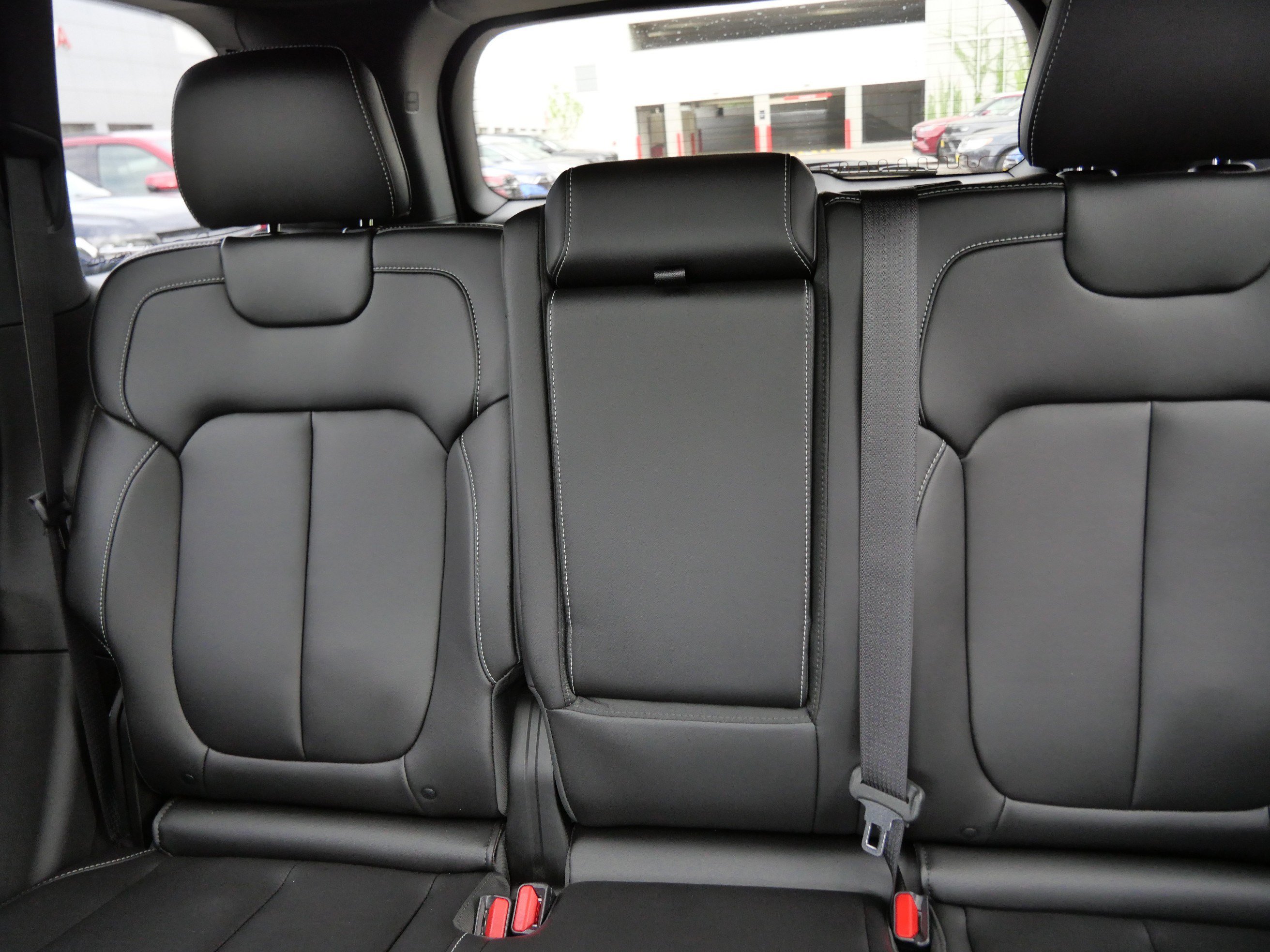 Used 2025 Jeep Grand Cherokee Limited AWD/4WD image 13