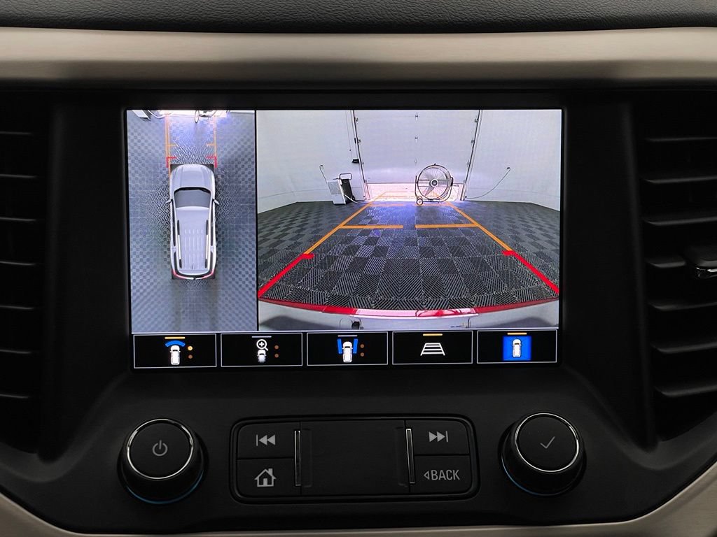 Used 2021 GMC Acadia Denali w/ Denali Technology Package FWD image 4