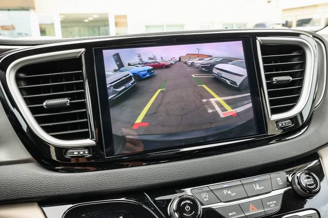 Used 2024 Chrysler Pacifica Touring-L FWD image 27