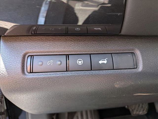 Used 2024 Nissan Pathfinder SV w/ SV Premium Package FWD image 17
