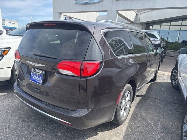 Used 2017 Chrysler Pacifica Touring-L Plus w/ Advanced Safetytec Group image 4