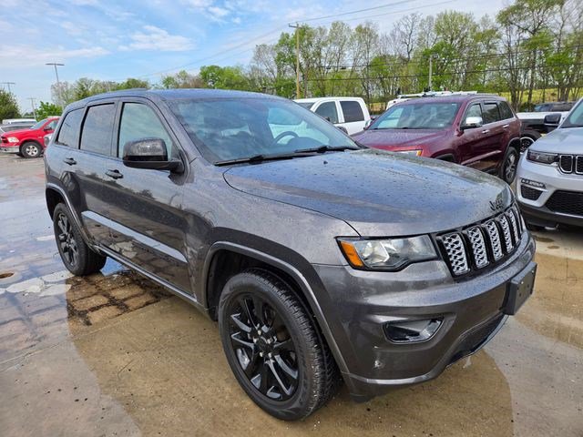 Used 2020 Jeep Grand Cherokee Altitude image 16