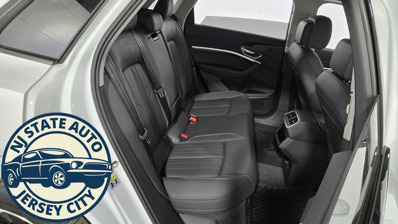 Used 2024 Audi Q8 e-tron Premium Plus image 36