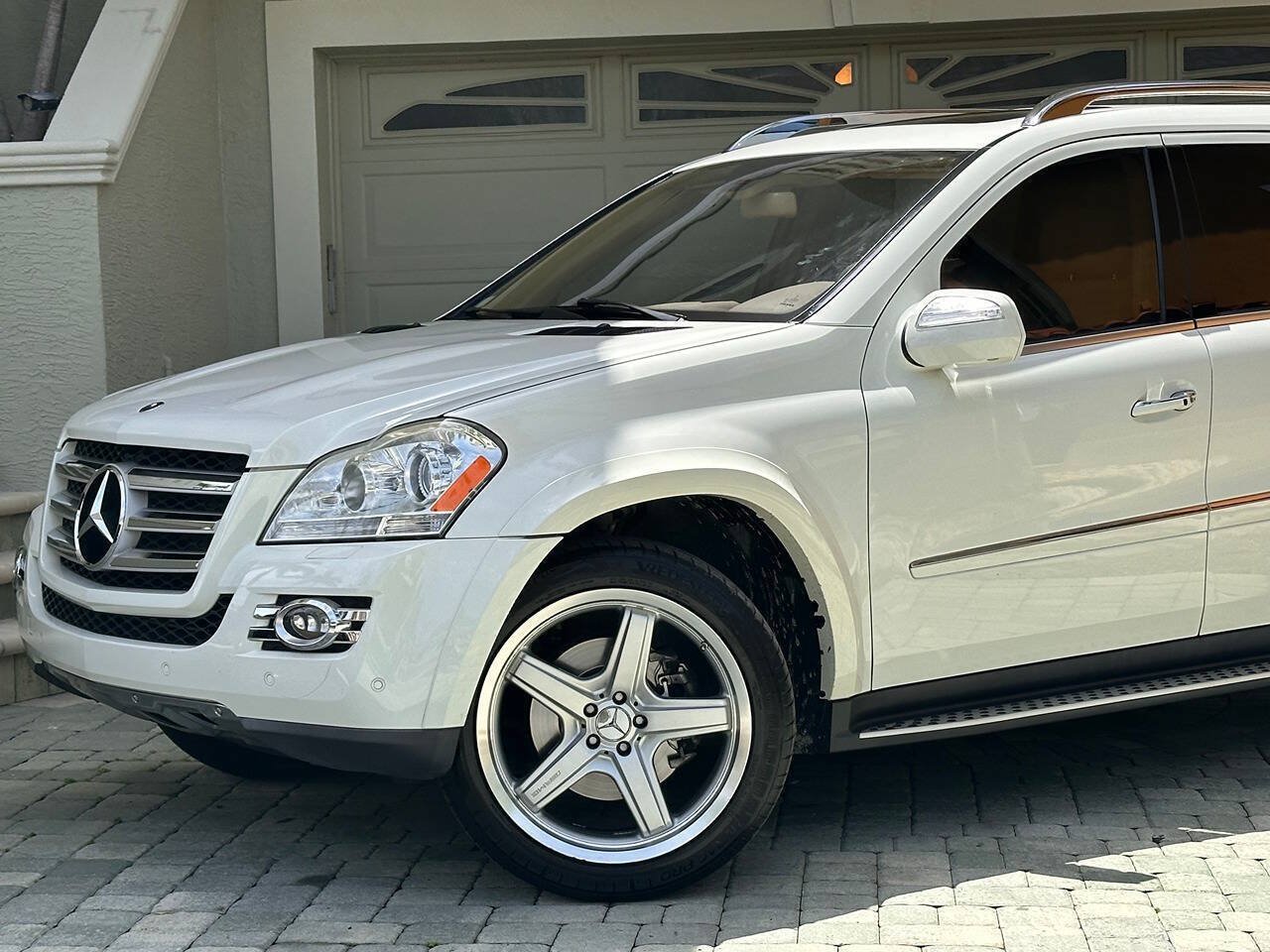 Used 2009 Mercedes-Benz GL 550 4MATIC image 2