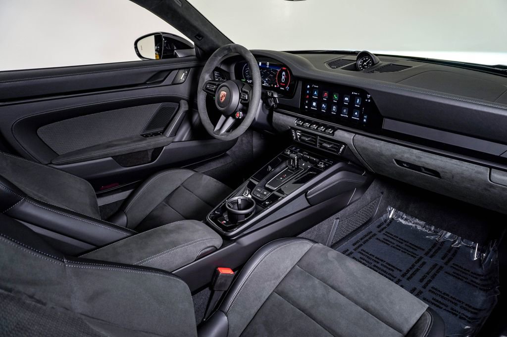 Certified 2025 Porsche 911 Carrera GTS image 15