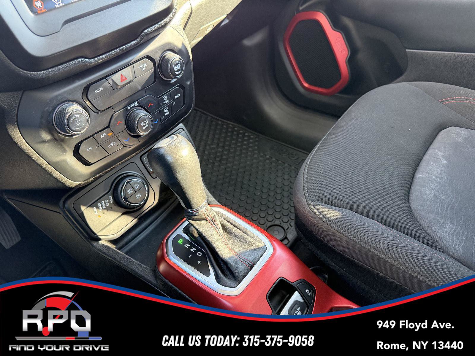 Used 2018 Jeep Renegade Trailhawk w/ Trailer Tow Group AWD/4WD image 27