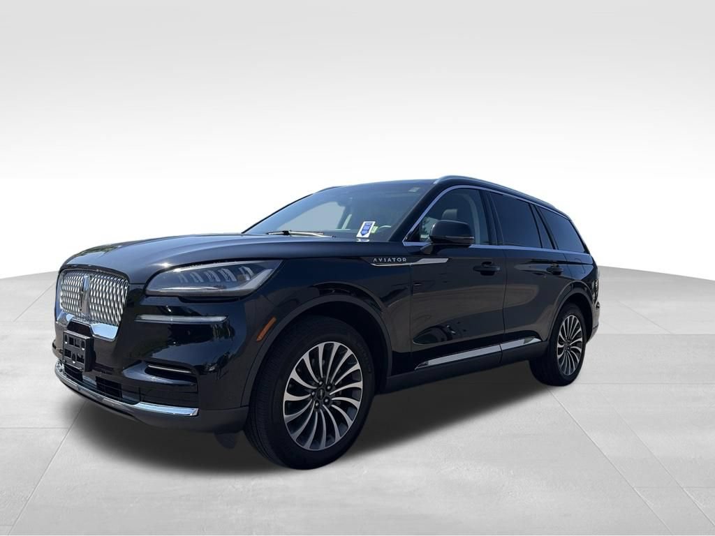 Used 2024 Lincoln Aviator AWD w/ Premium Package image 3