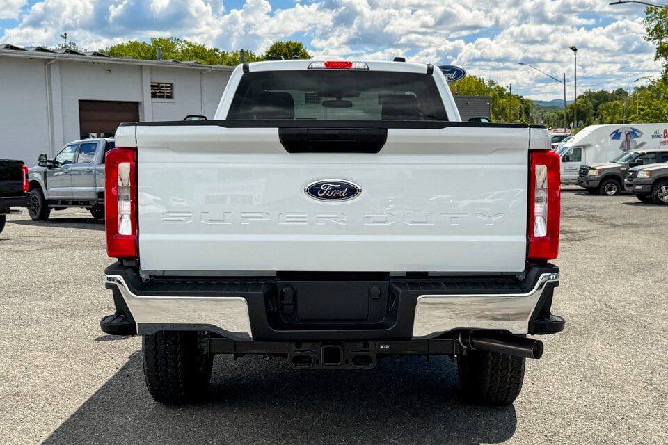 Used 2026 Ford F350 XLT w/ FX4 Off-Road Package AWD/4WD image 4