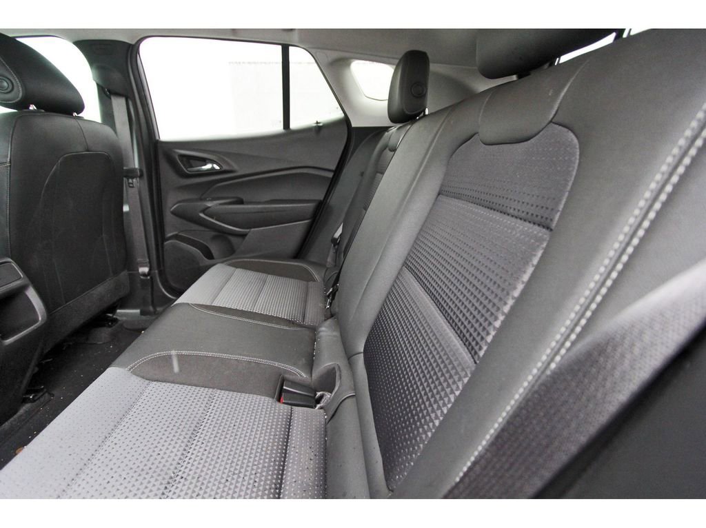 Used 2025 Chevrolet Trax LT w/ Driver Confidence Package FWD image 8