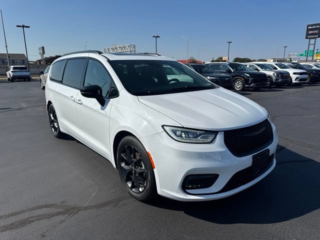 Used 2025 Chrysler Pacifica Limited