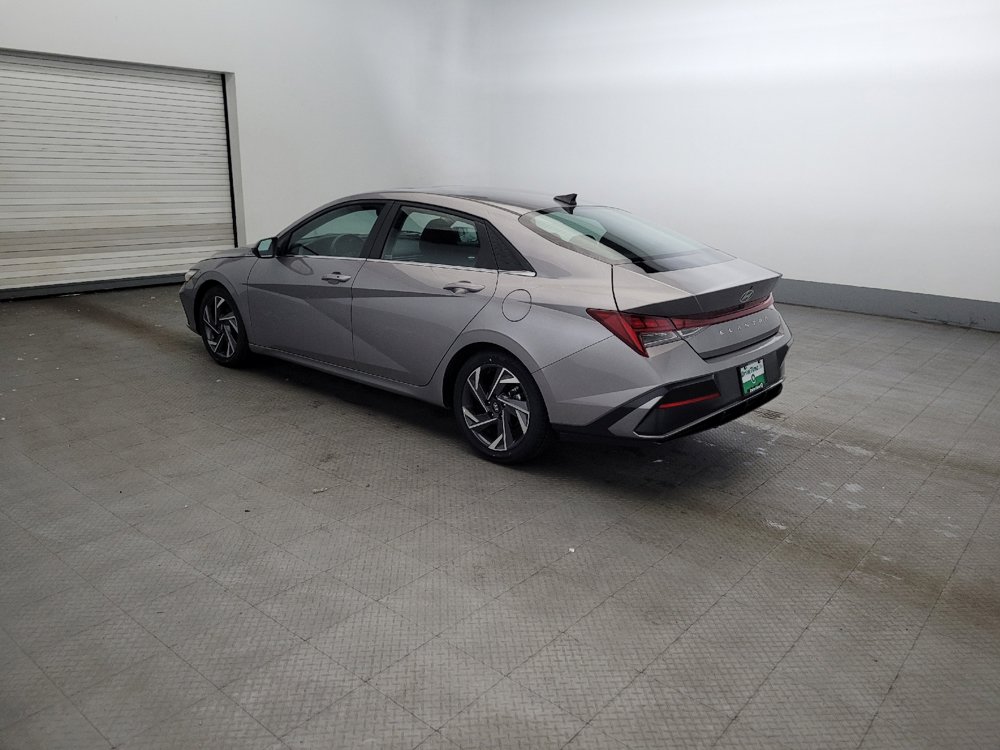 Used 2025 Hyundai Elantra SEL FWD image 3