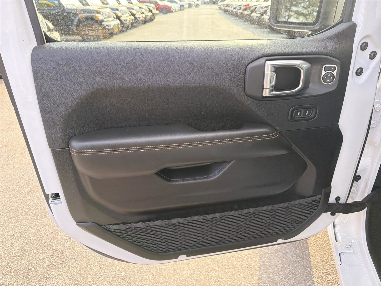 Used 2025 Jeep Wrangler Sahara w/ Safety Group image 10