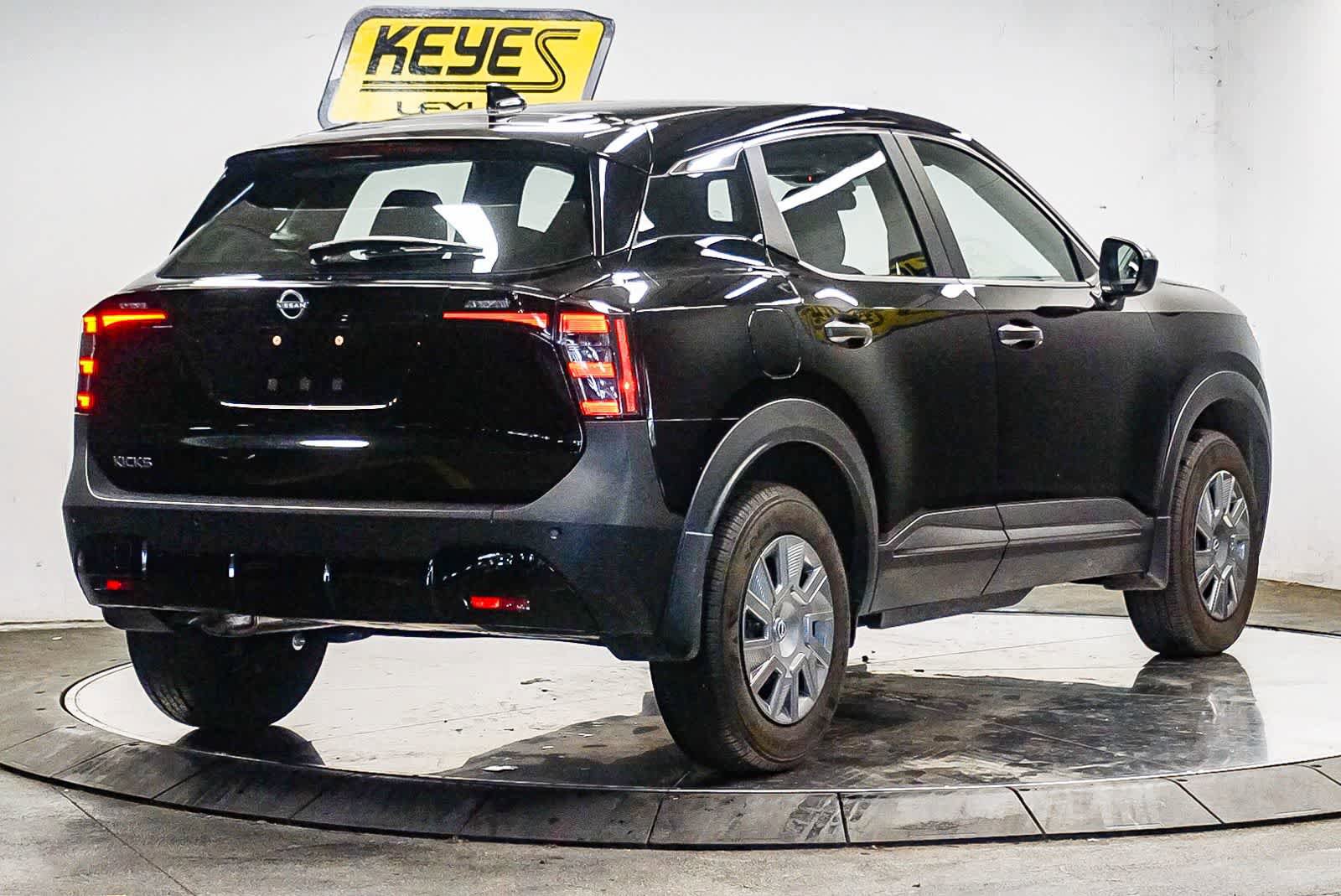 Used 2025 Nissan Kicks S FWD image 4
