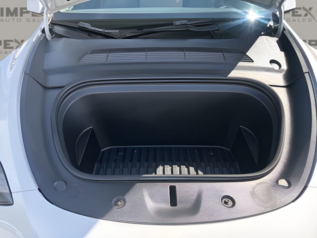 Used 2023 Tesla Model Y Long Range image 36