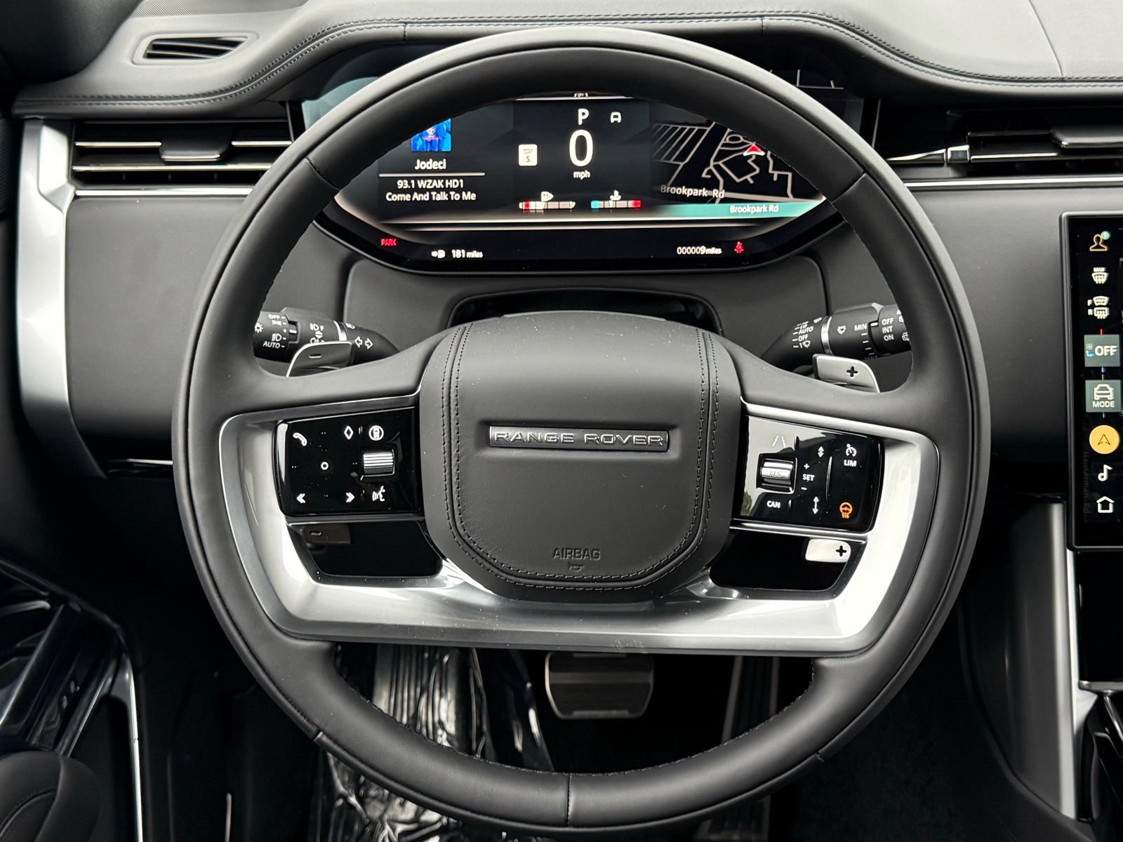 New 2026 Land Rover Range Rover Long Wheelbase SE AWD/4WD image 35