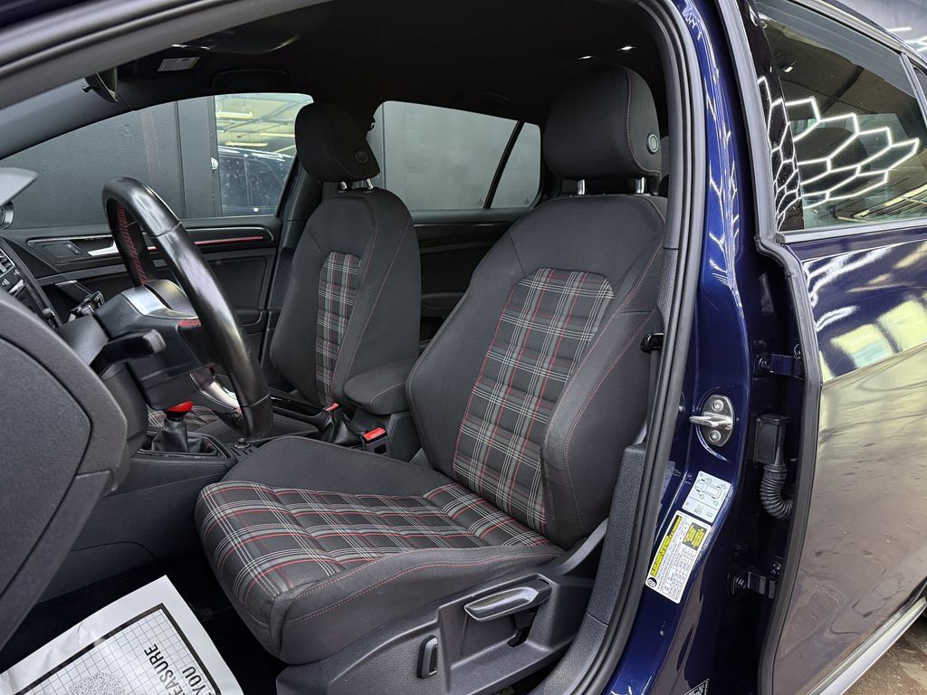 Used 2018 Volkswagen Golf 4-Door FWD image 14