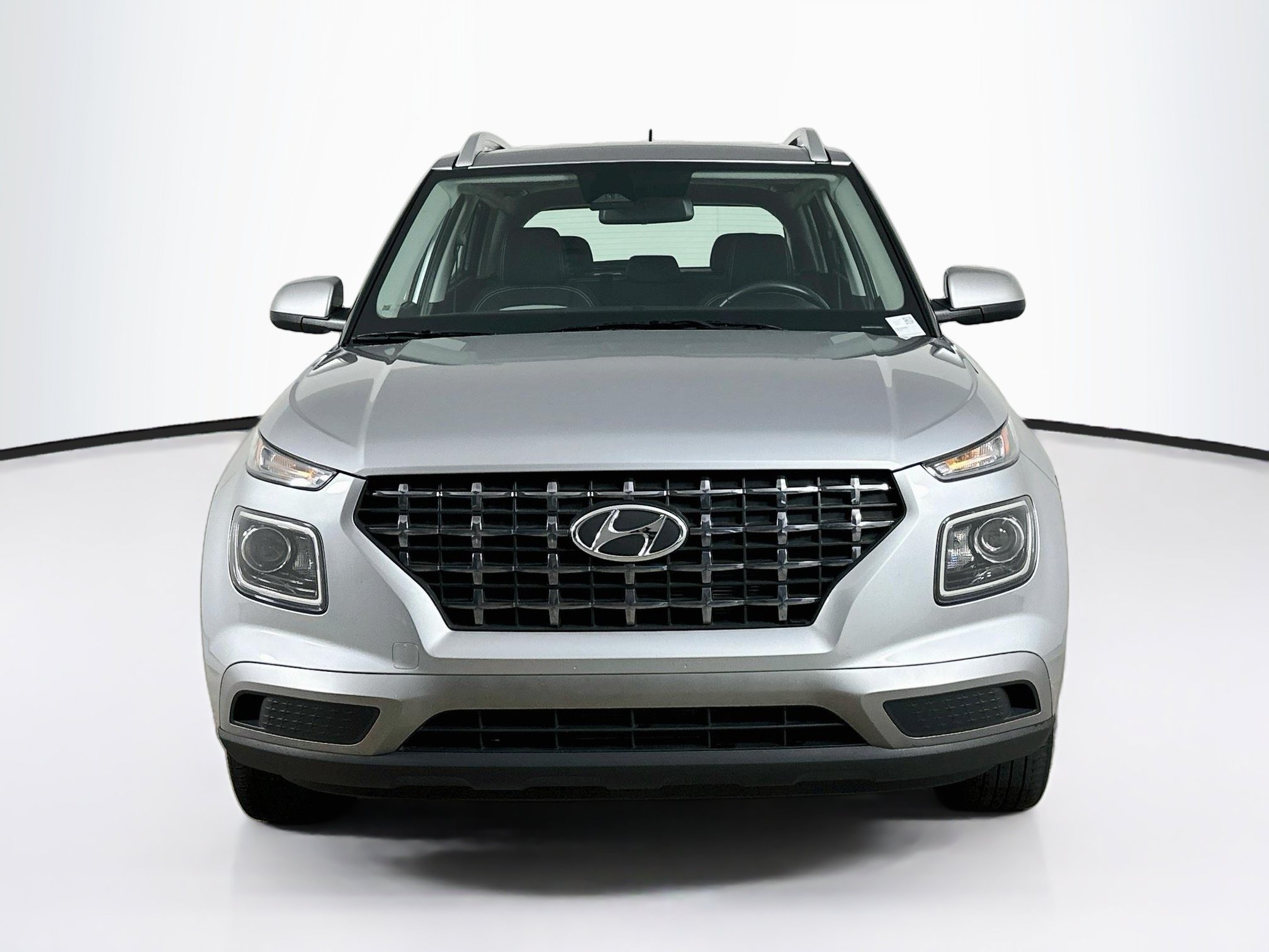 Used 2025 Hyundai Venue SEL FWD image 2