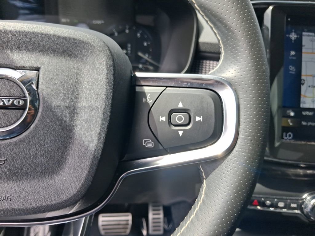 Used 2021 Volvo XC40 T4 R-Design w/ Protection Package Premier FWD image 19