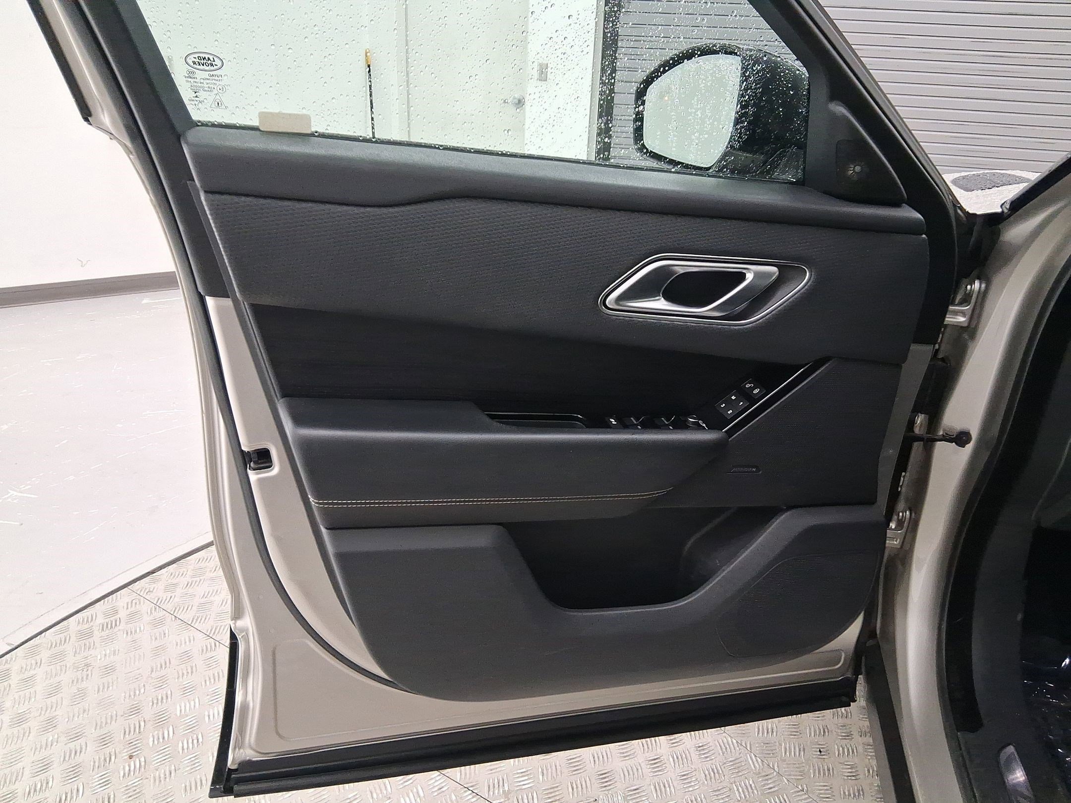 Used 2020 Land Rover Range Rover Velar R-Dynamic S image 22