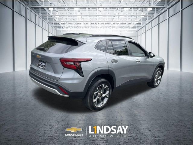 Used 2025 Chevrolet Trax LT w/ LT Convenience Package FWD image 8
