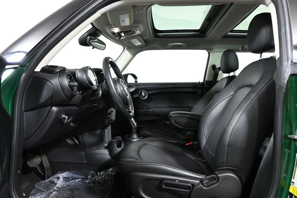 Used 2020 MINI Cooper 2-Door Hardtop image 3