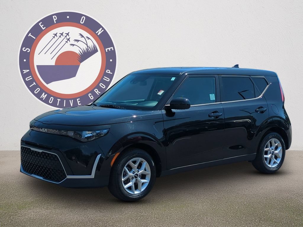Used 2024 Kia Soul LX w/ Option Group 015 FWD image 2