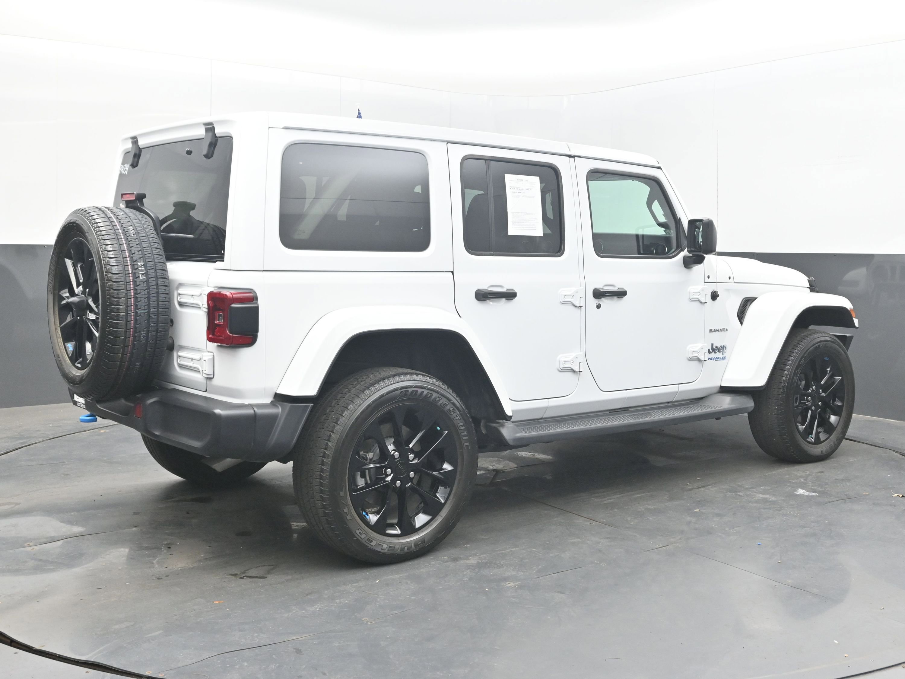 Used 2022 Jeep Wrangler Unlimited Sahara w/ Cold Weather Group AWD/4WD image 9