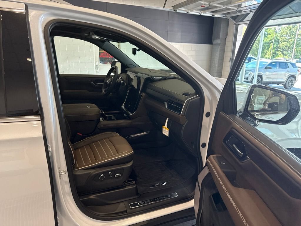 New 2026 GMC Yukon Denali Ultimate w/ LPO, Floor Liner Package AWD/4WD image 12