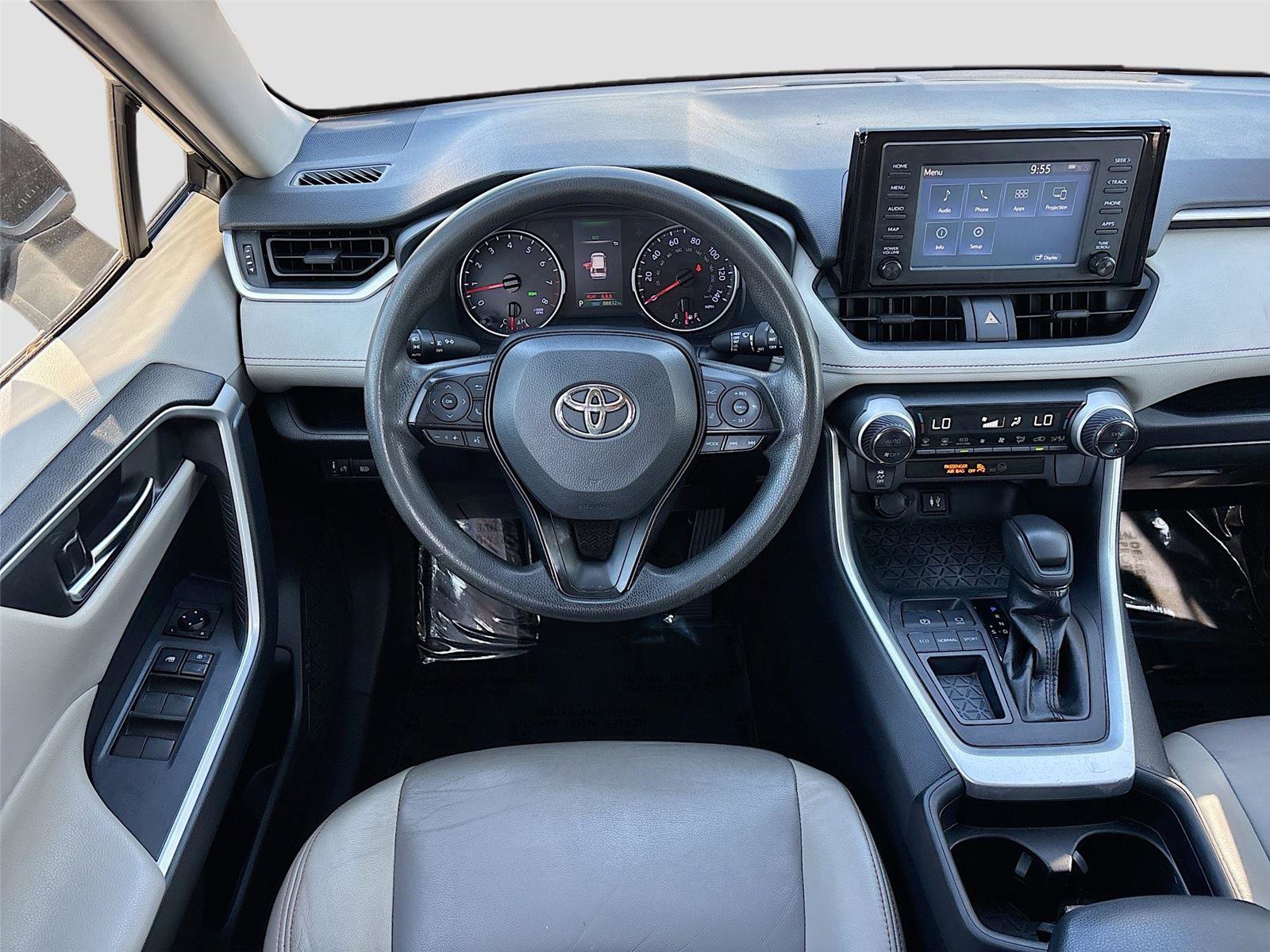 Used 2019 Toyota RAV4 XLE FWD image 25