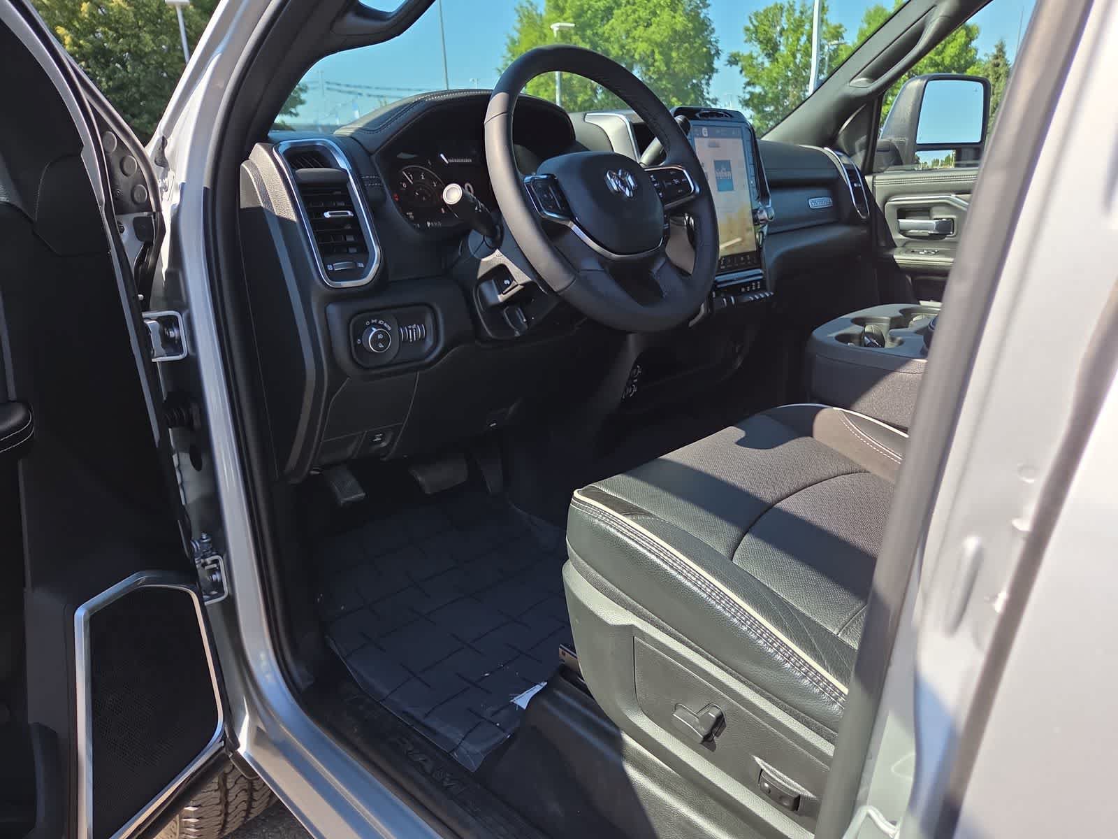 Used 2026 RAM 2500 Laramie AWD/4WD image 10