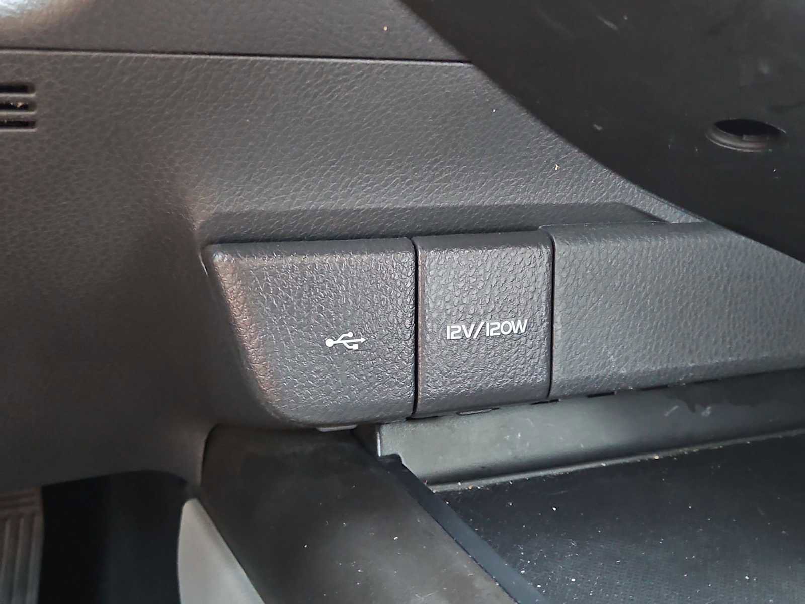 Used 2022 Toyota Camry LE image 31