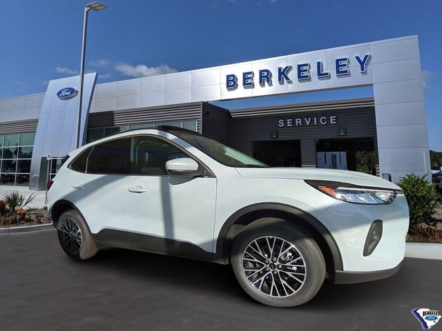 New 2025 Ford Escape SE w/ Class II Trailer Tow Package image 1